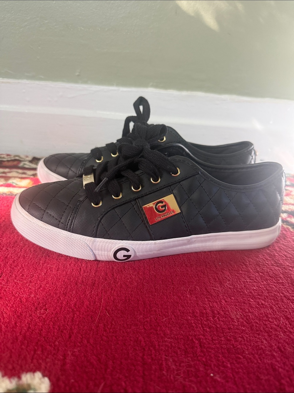 GBG Los Angeles Women’s Black Quilted Low-Top Sneakers Gold Accent Sz 8.5 NWOT